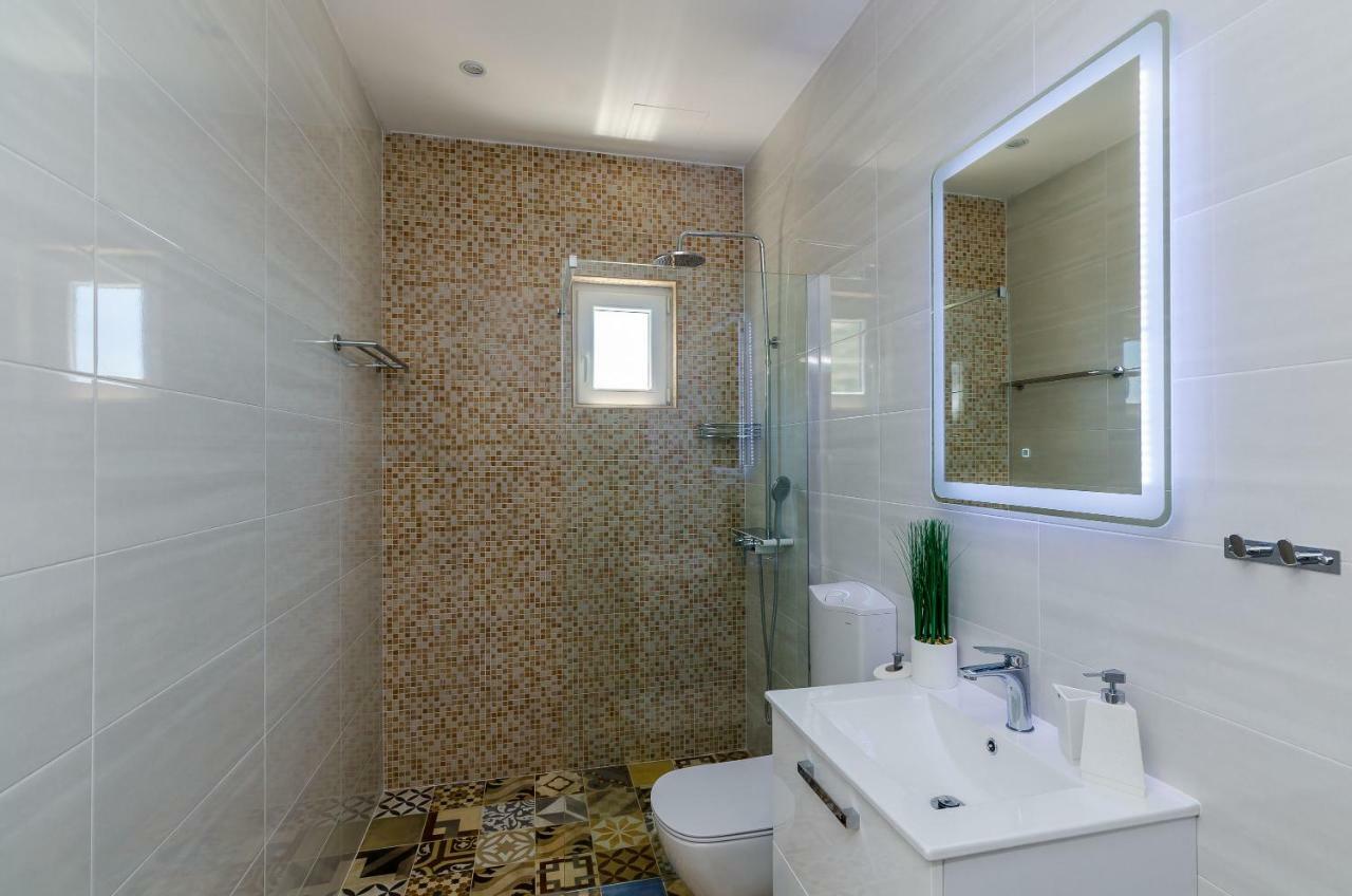 King Suite Mlini Exterior photo